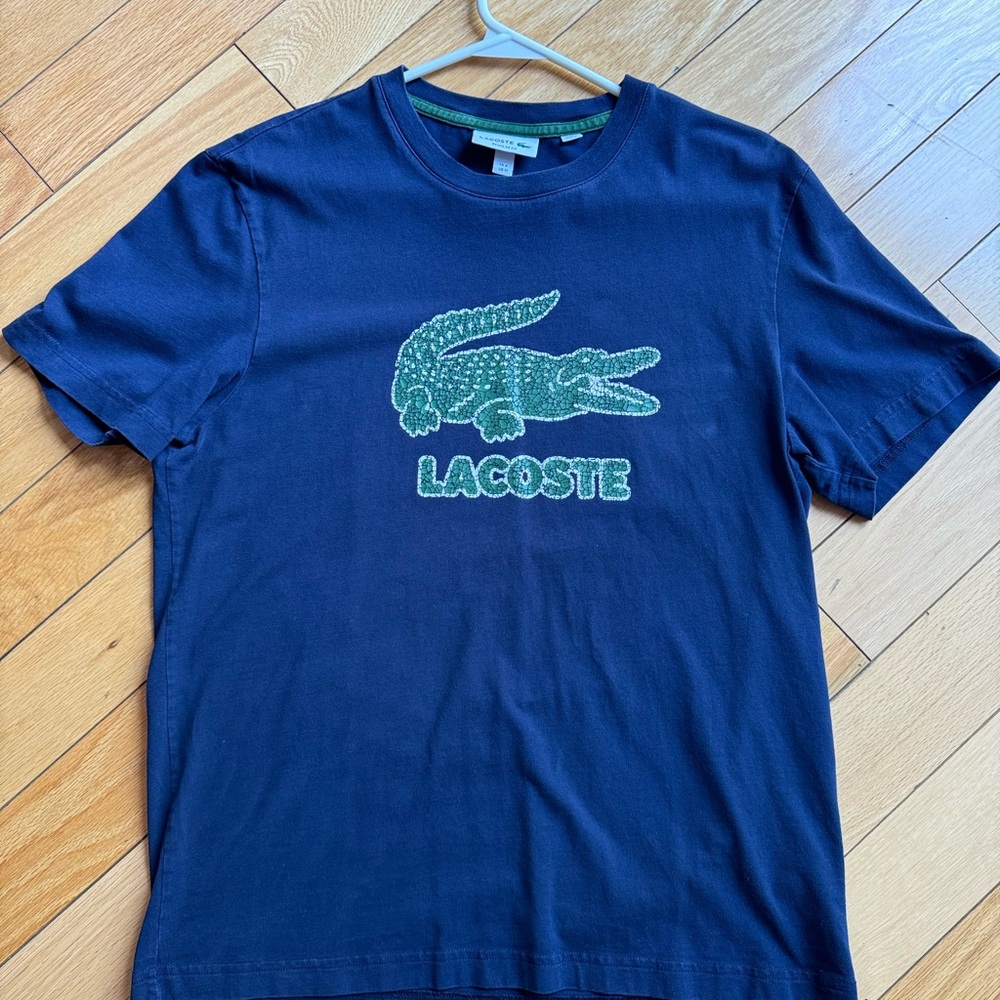 Lacoste t shirt . Medium.